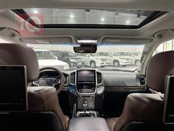 تۆیۆتا لاند کروزەر